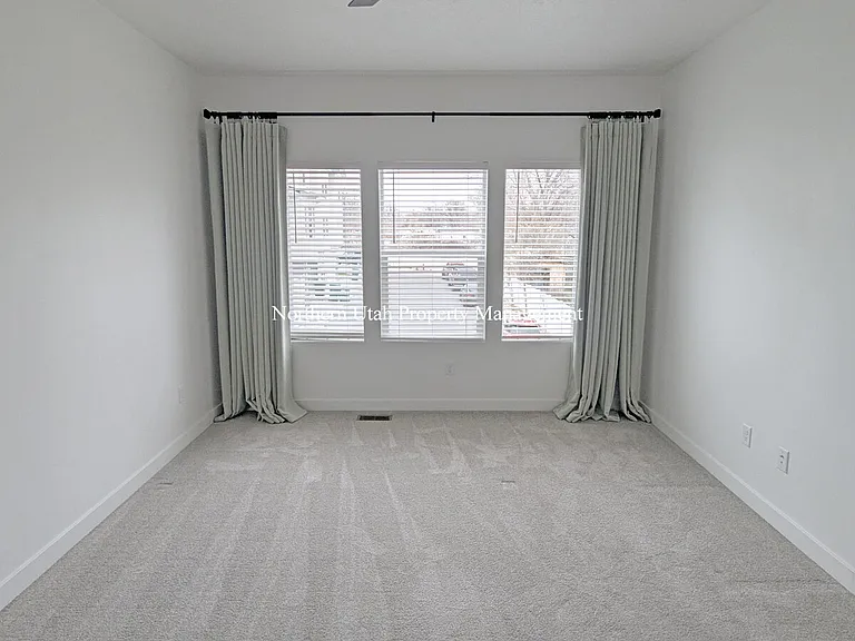 313 W 25 N — Photo 7