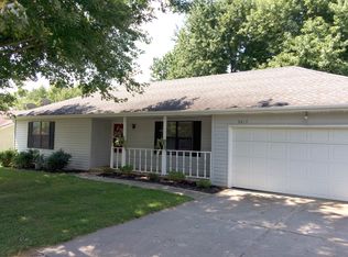 5817 S Iris Ln, Battlefield, MO 65619