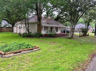 802 S Hill St, Alvin, TX 77511