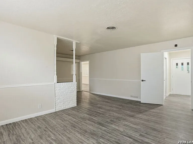 466 Sandalwood Ln — Photo 12