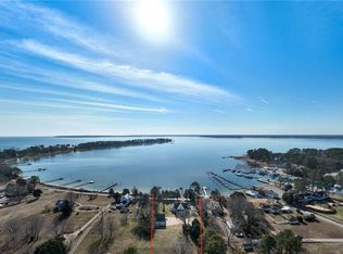 78 Ruarks Ln, Deltaville, VA 23043