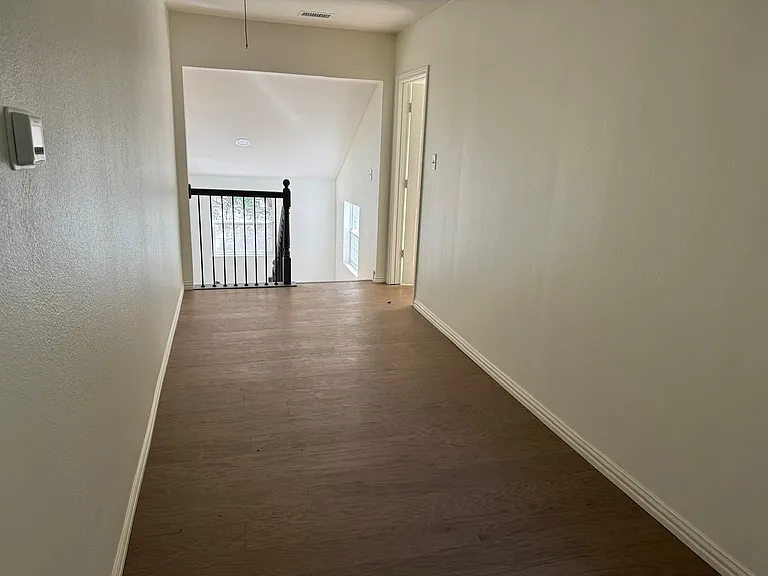 1121 E Texas St — Photo 14