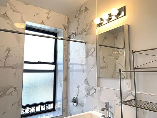 Rented by Tapiro Realty | media 5