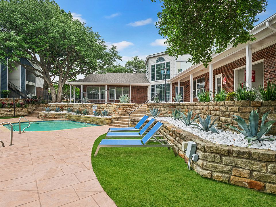 Outdoor Lounge Space for Relaxation and Fun