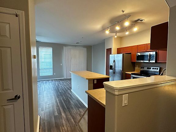 5th image of 2450 W Glenrosa Ave