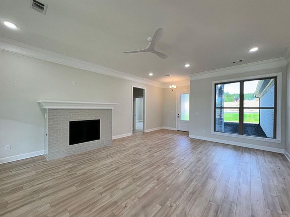 4th image of 108 Petronia St
