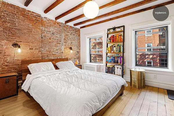 Sold by Triplemint | media 11