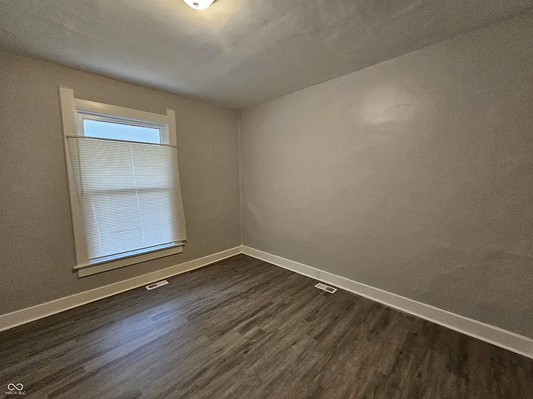 224 Iowa St — Photo 12