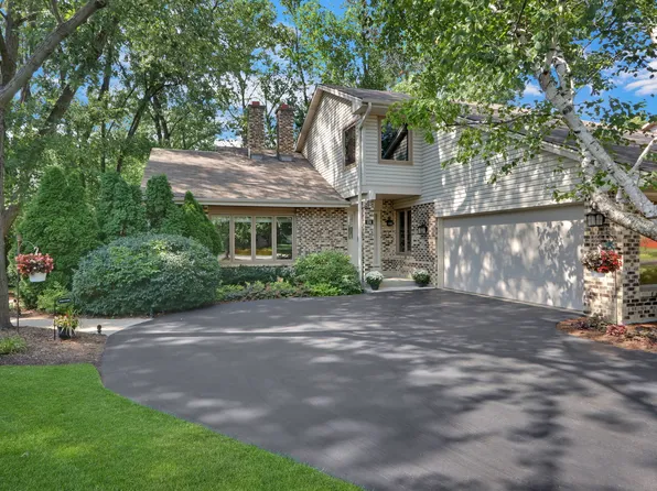 374 Farmgate Ct, Gurnee, IL 60031