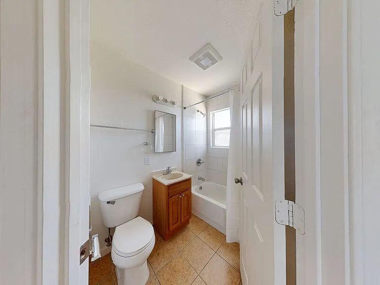2515 10th ave — Photo 103