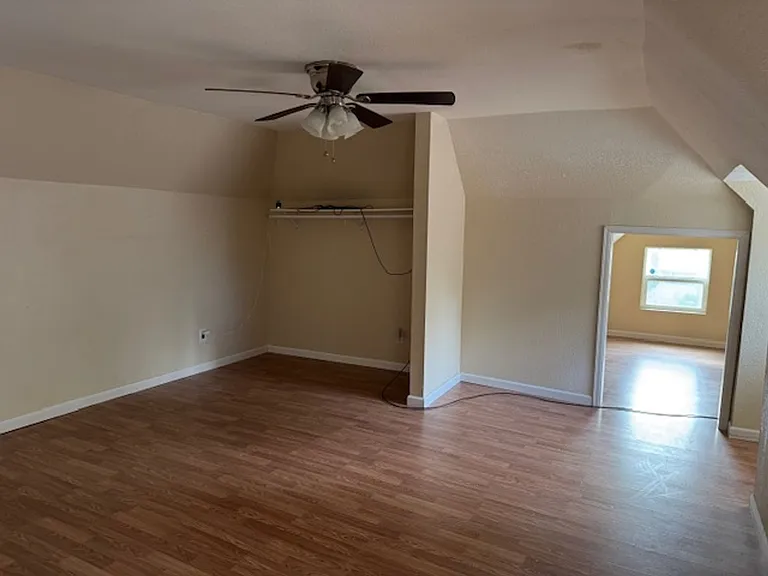 829 E 3rd St — Photo 10