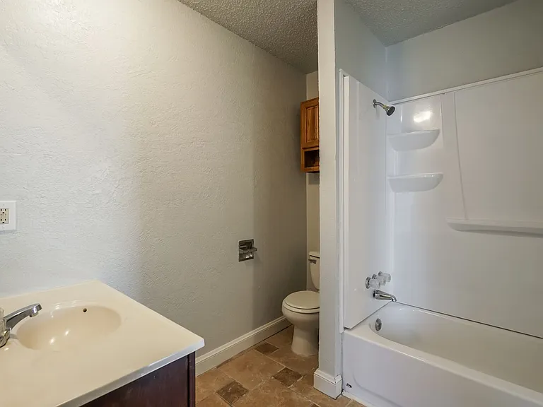 824 SE 14th St — Photo 8