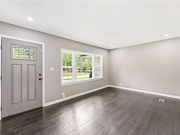 2nd image of 4607 E 112th Ter