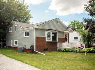 5404 Drayton Rd, Clarkston, MI 48346