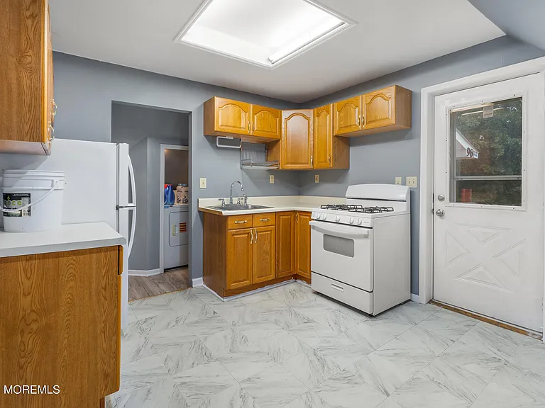96 Wilson Ave — Photo 7