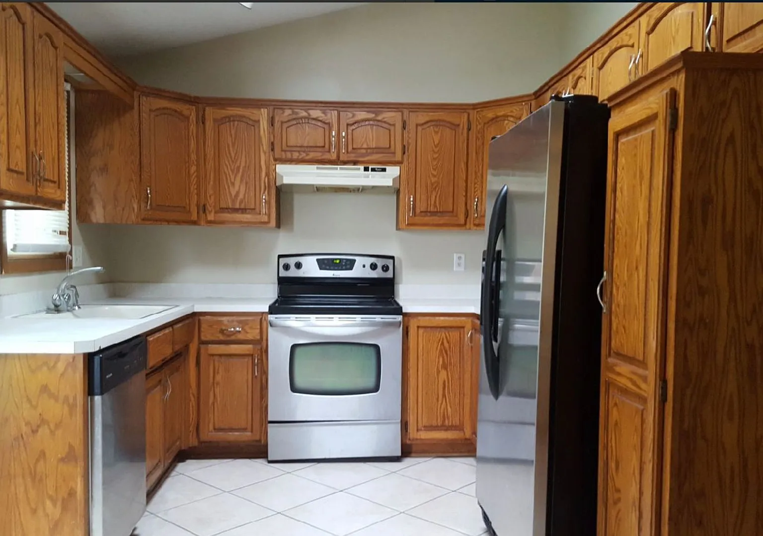 Stunning 3 Bedroom 2 Bathroom Home in St. Paul Park! — Photo 2