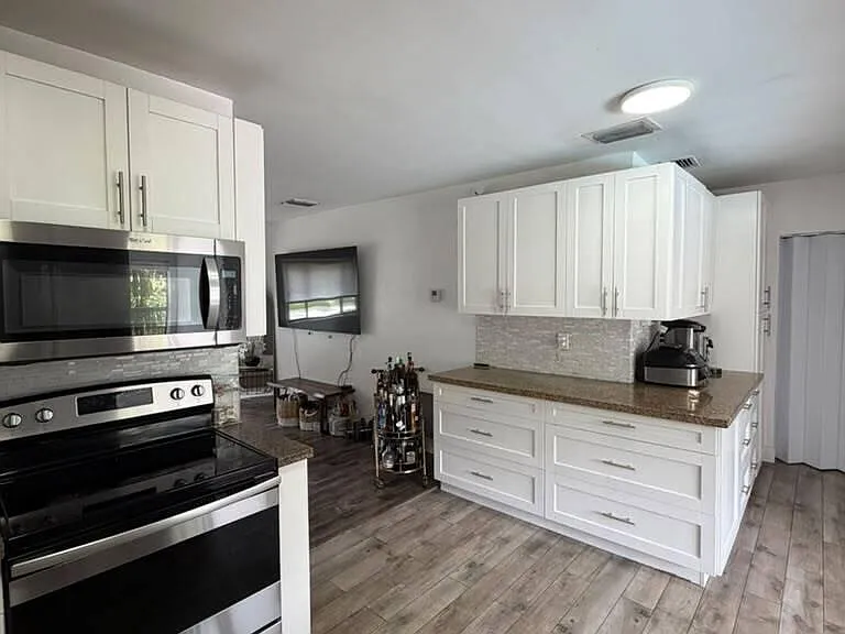 2635 Liberty St — Photo 9