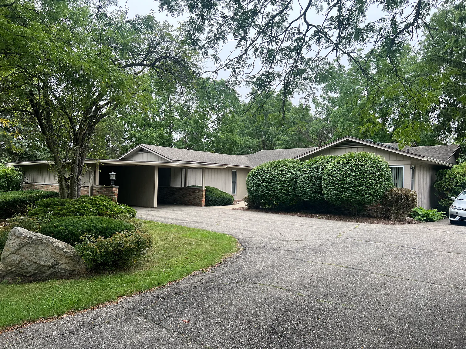 2 bed, 1.5 bath, 1221 sqft, $1,900 — Photo 1