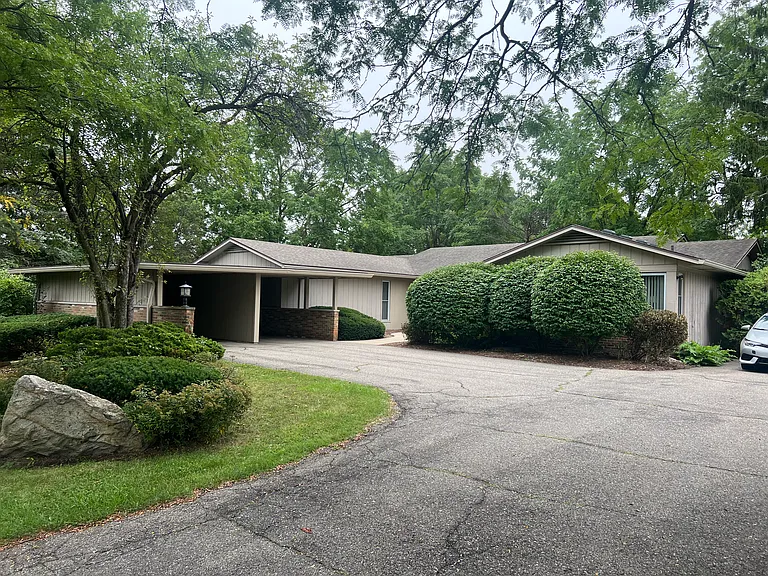 1520 Cambria Dr — Photo 1