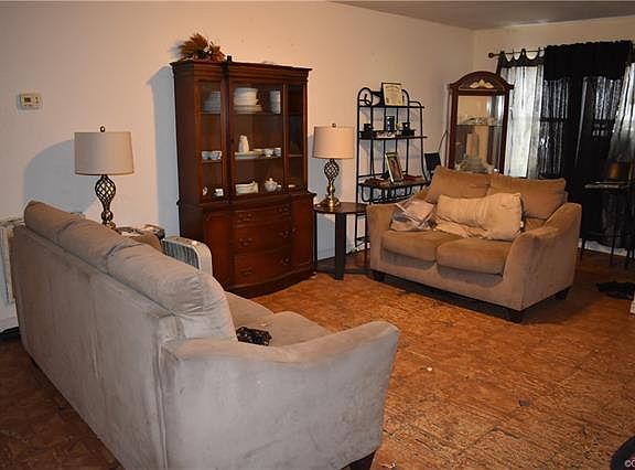 4th image of 2500 Coles St