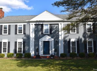 1332 E Fairview Ln, Rochester Hills, MI 48306