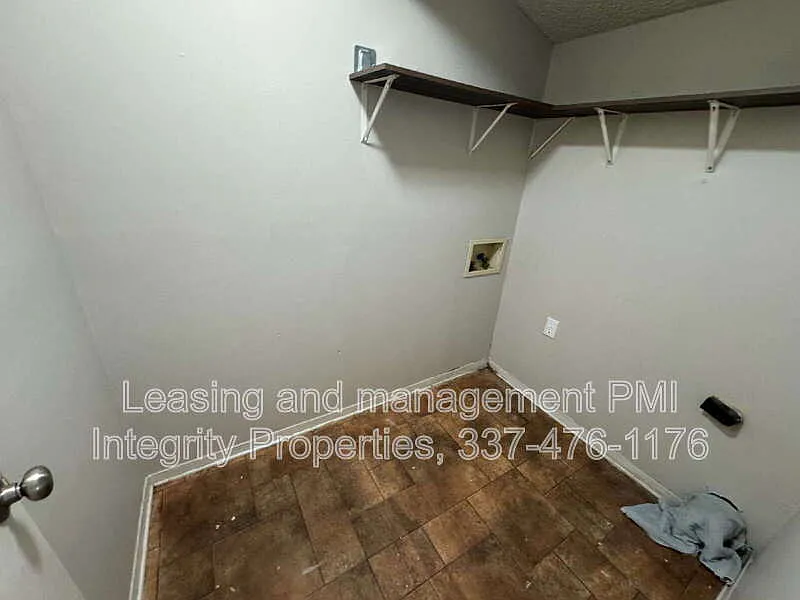 3 bed, 2.0 bath, 1123 sqft, $1,350 — Photo 3