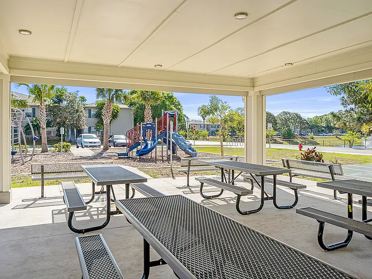 Taylor Pointe Apartments — Photo 19