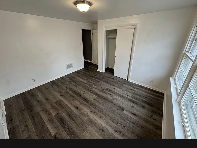 1610 Division Ave — Photo 1