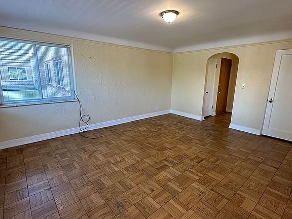 4th image of 301 E 21st St APT 206