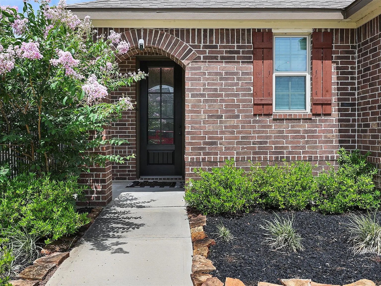 3 bed, 2.0 bath, 1548 sqft, $2,700 — Photo 4
