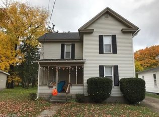 637 Sandusky St, Conneaut, OH 44030