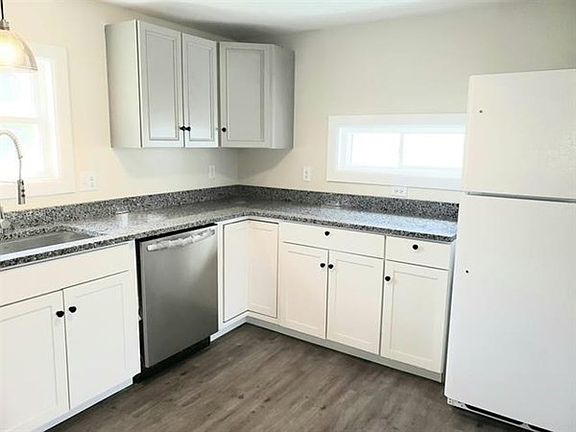 4th image of 28 Saint Joseph Dr