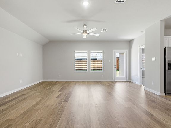 4th image of 617 Marigold Hill Way