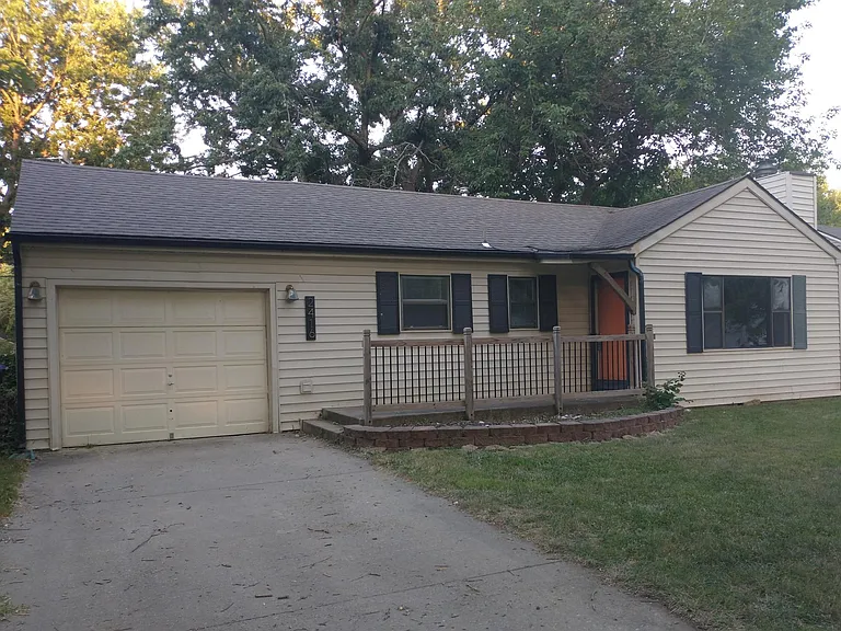 2416 SW Duncan Dr — Photo 2