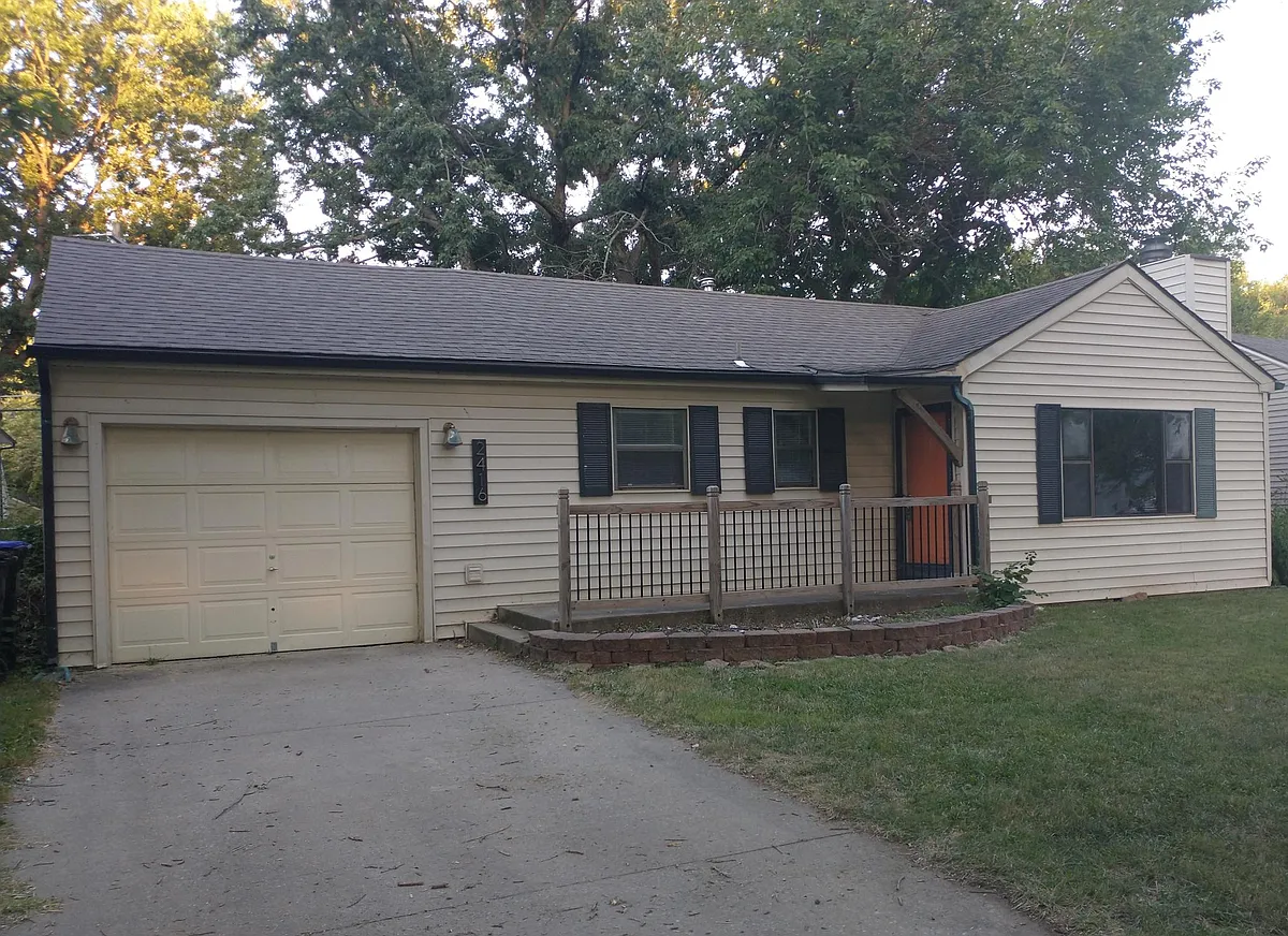 Building Photo - 2416 SW Duncan Dr