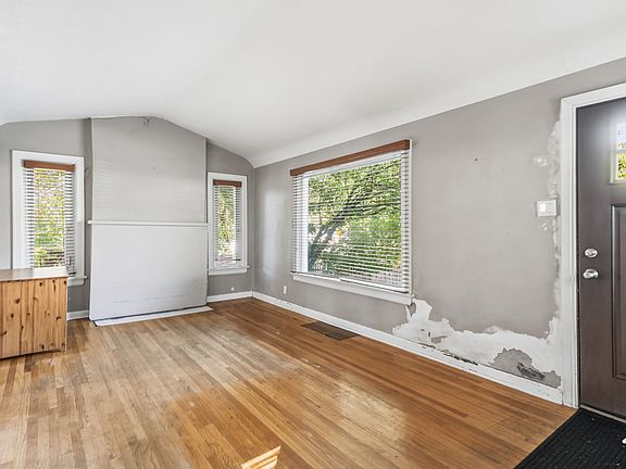 3rd image of 1212 E Kensington Ave