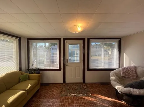 1011 Division St, La Porte, IN 46350