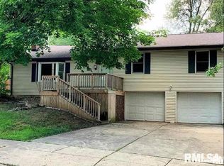 9 Coachlight Ct, Springfield, IL 62703