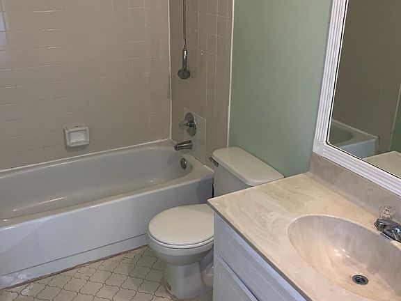 5th image of 1616 Shaker Cir