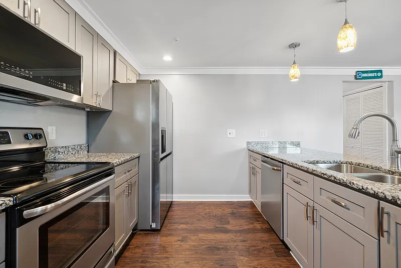 2 bed, 2.0 bath, 1099 sqft, $2,000 — Photo 2