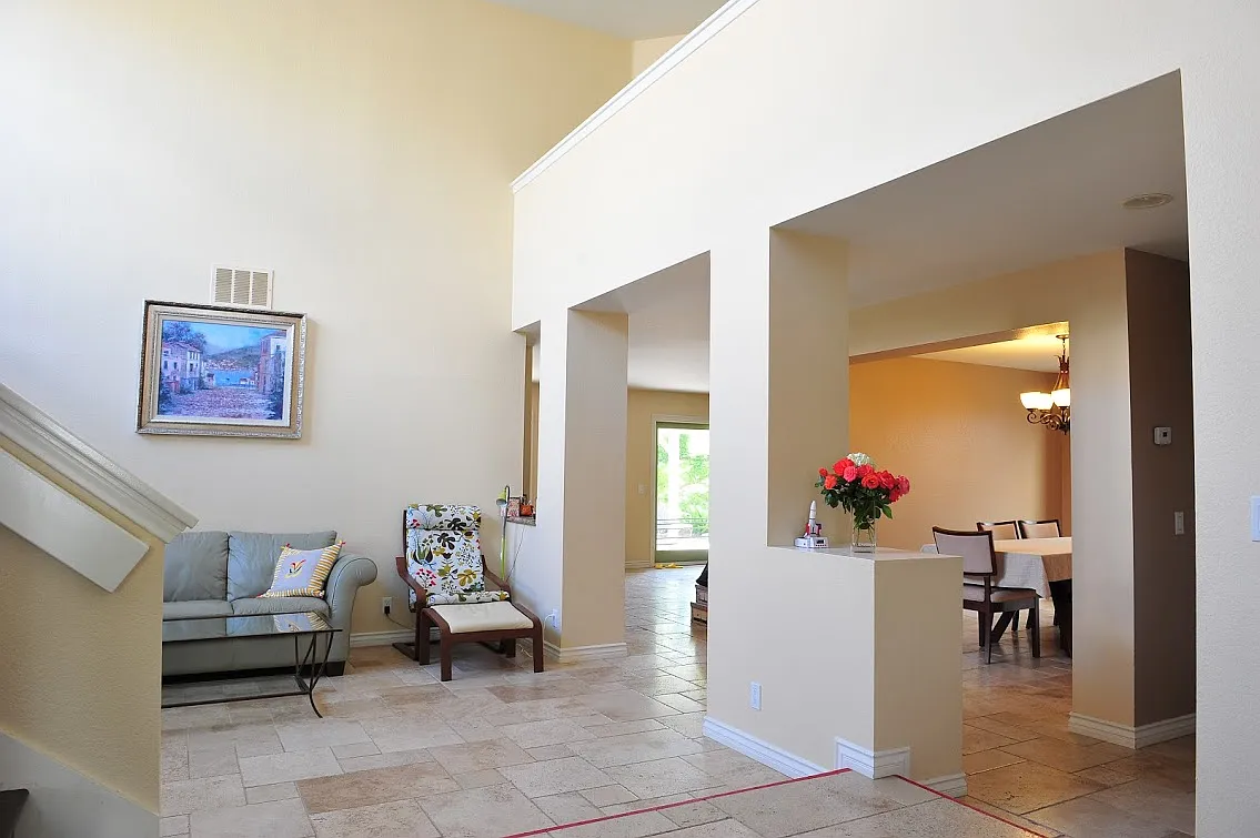 5 bed, 2815 sqft, $5,600 — Photo 1