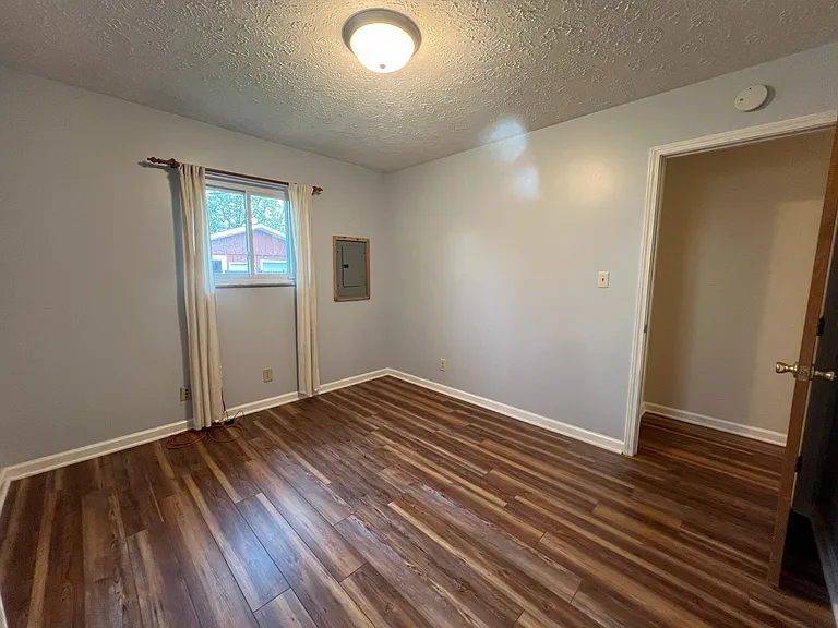 5250 E 9th St — Photo 11