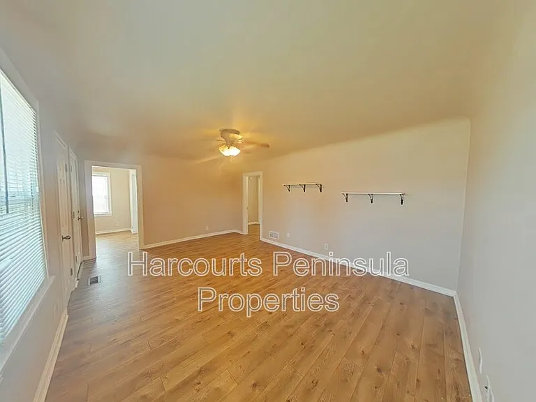 1011 Rainier Ave — Photo 28