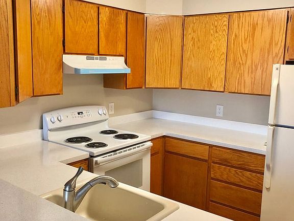 4th image of 621 W Prentice Ave #11455560