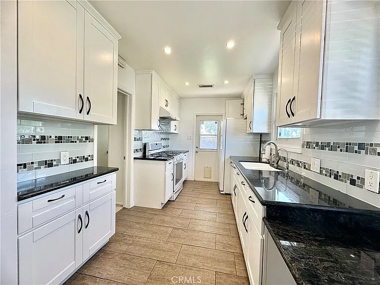 1527 Lancewood Ave — Photo 6
