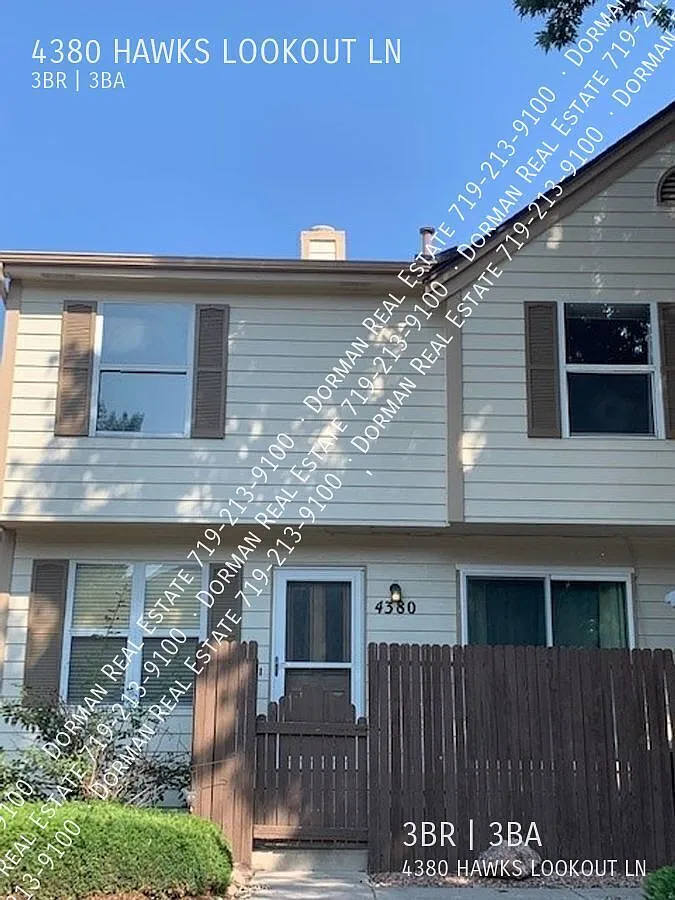 Cherubic Townhome in Gated Community! — Photo 1