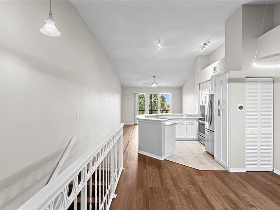 3rd image of 943 Normandy Trace Rd