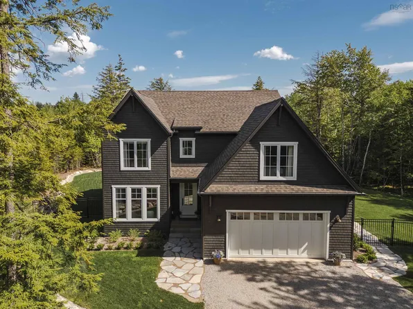 51 Dungarry Close, Halifax, NS B2T 0M7