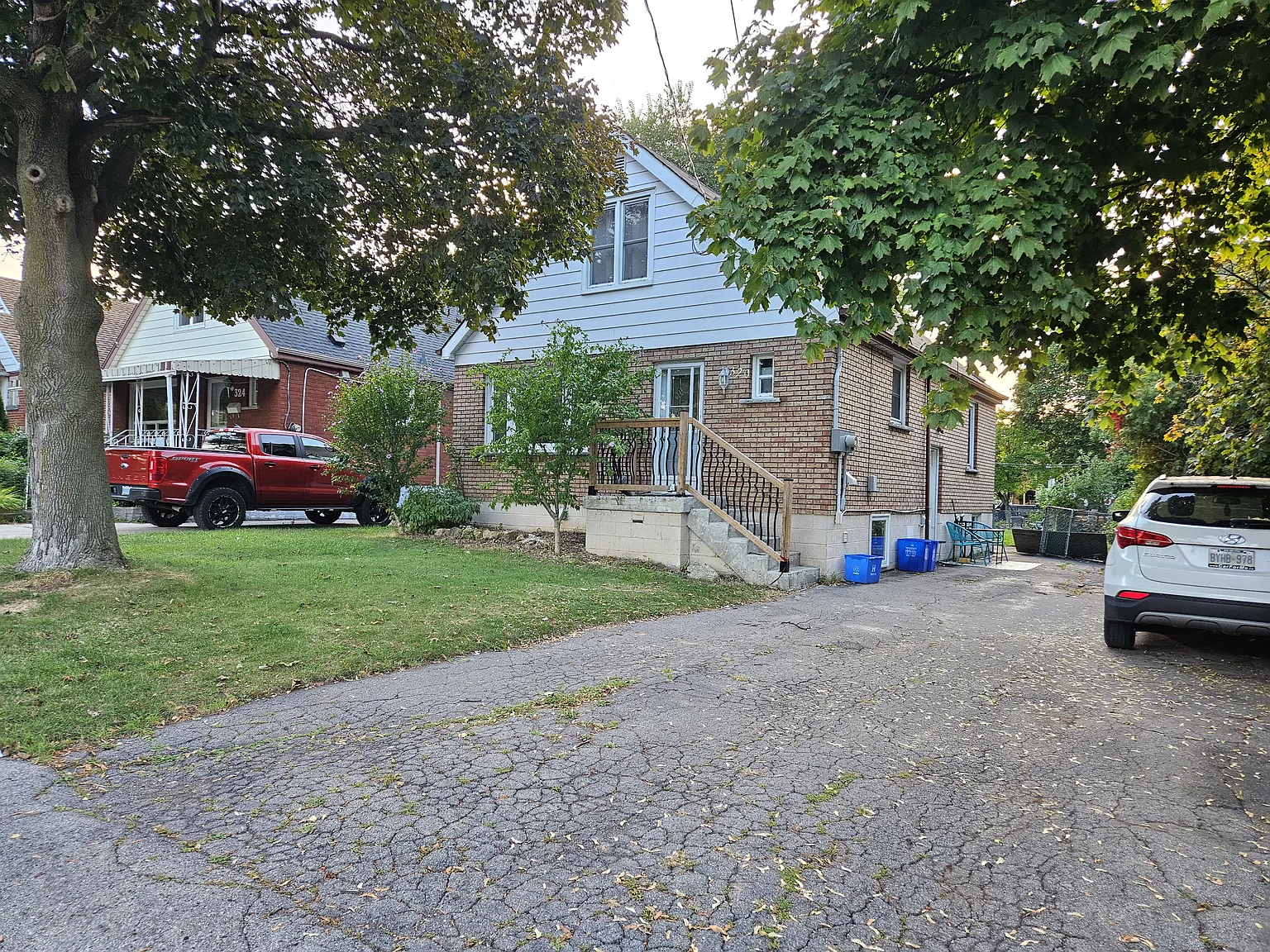 320 East 19th Street Hamilton — Photo 1