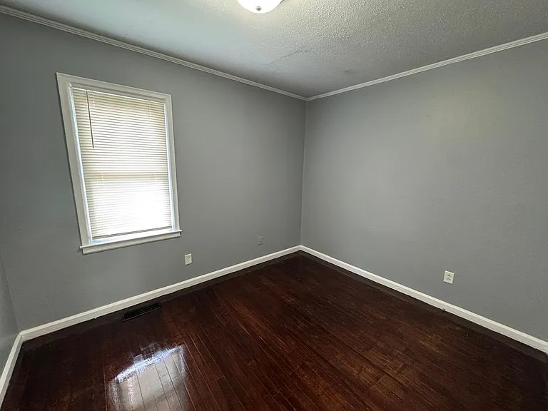 712 Melvenia St — Photo 20